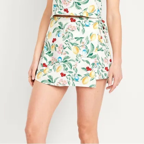 Old Navy Floral Skort - Picture 1 of 6